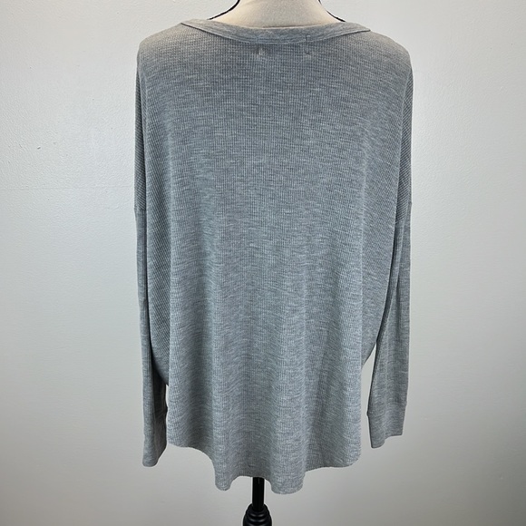 ⭐️Wildfox University pery thermal oversized graphic long sleeve tee nwt sz small - Picture 3 of 10